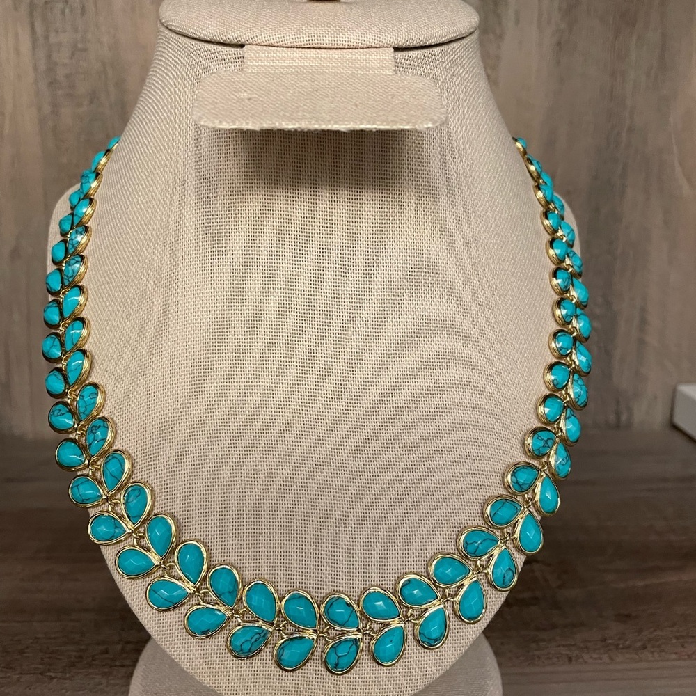 NWOT Melinda Maria Turquoise Leaf Necklace in Gold/ Turquoise Approximately 18”